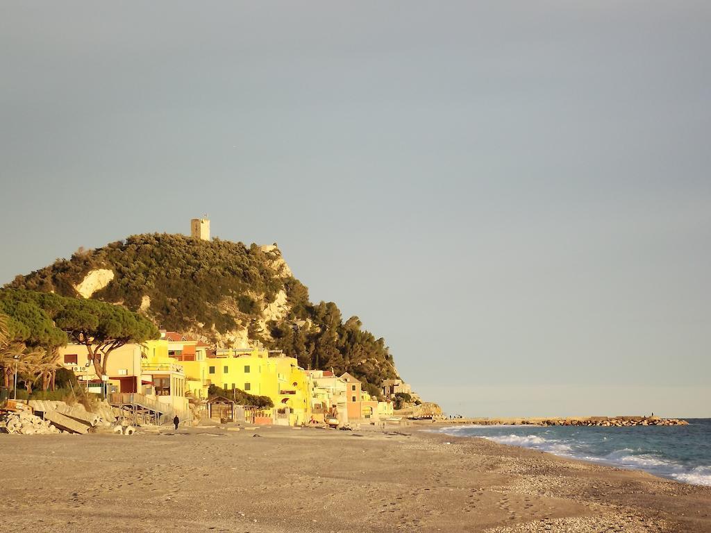 Villa Degli Ulivi B&B Finale Ligure Buitenkant foto