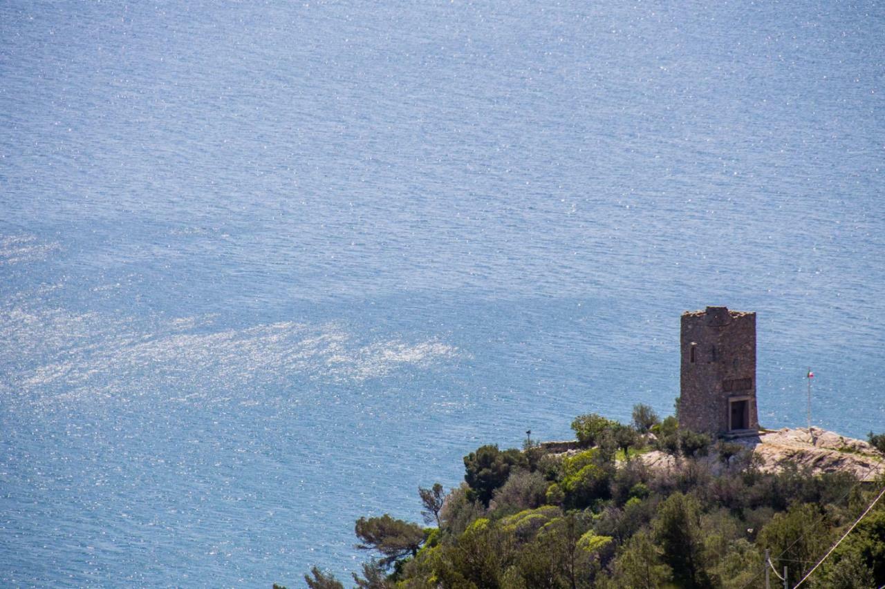 Villa Degli Ulivi B&B Finale Ligure Buitenkant foto